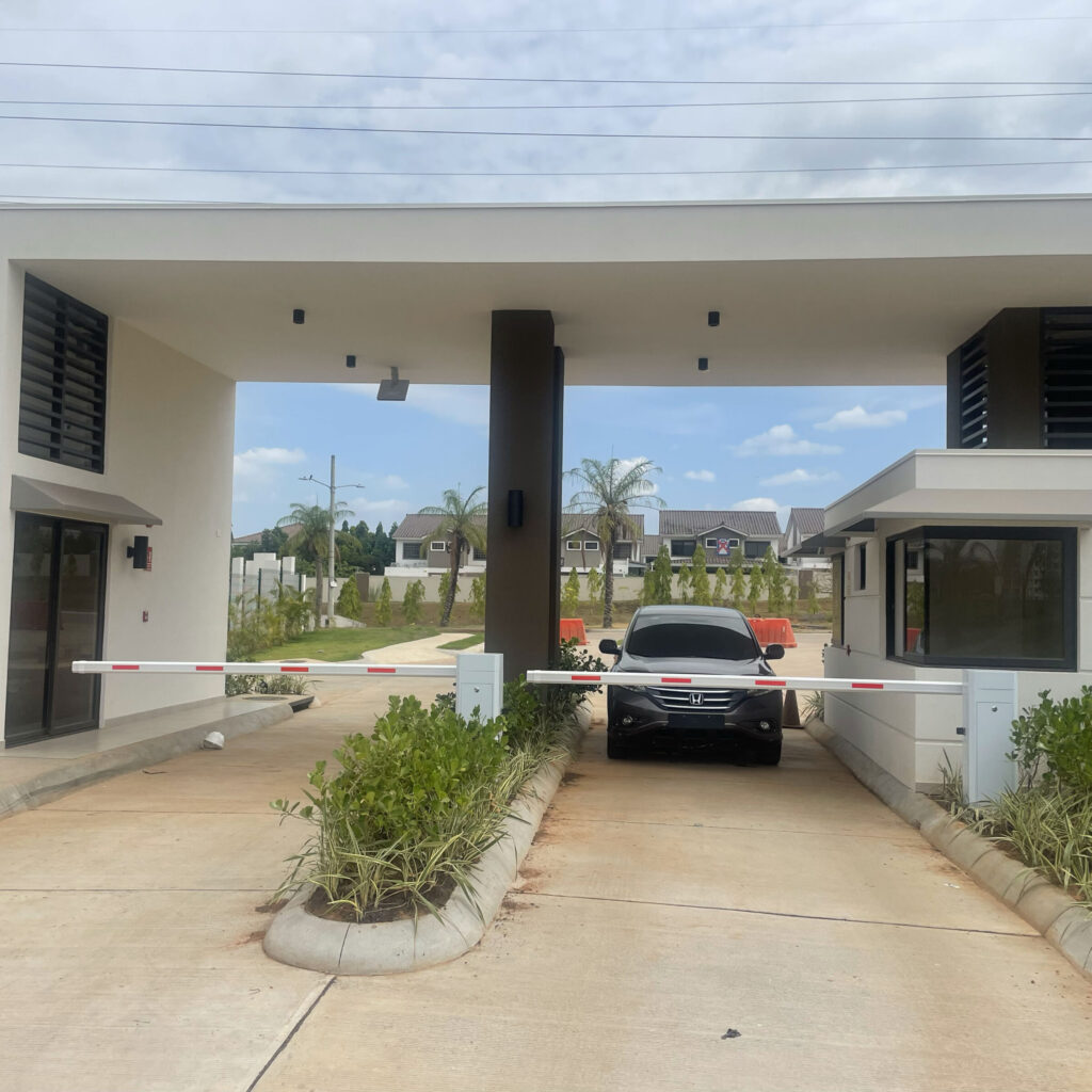 Barrera de Acceso con Asta Extensible